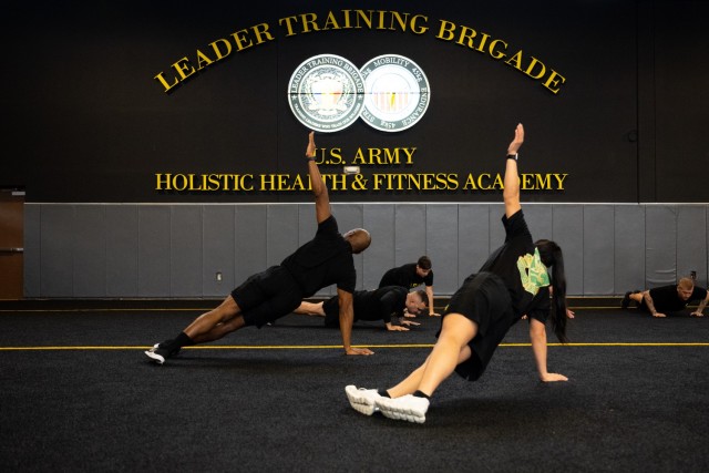 Los estudiantes que participan en la Academia Holística de Salud y Fitness (H2F) del Ejército recibirán una evaluación holística el primer día de capacitación y regresarán al integrador H2F para regresar a la unidad.