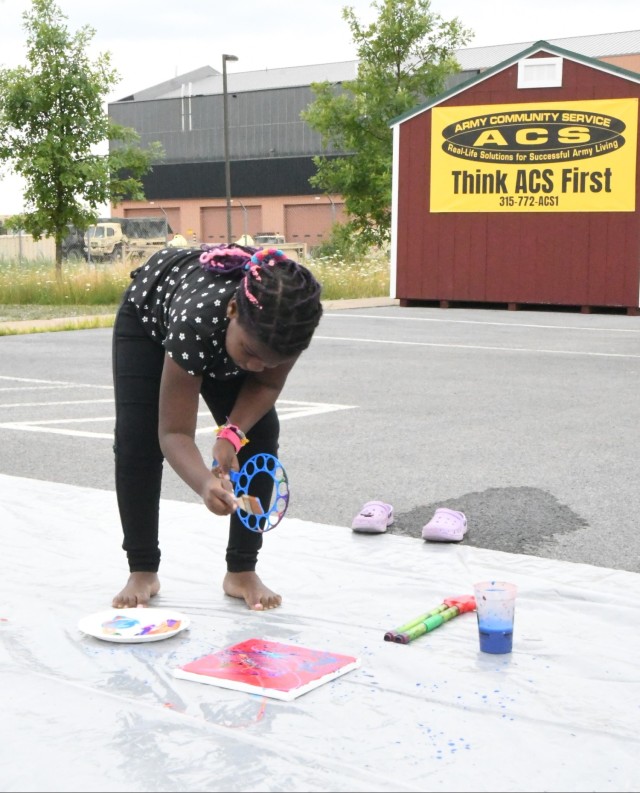 Fort Drum family members chill out with Family Advocacy Program