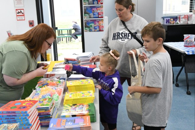 Fort Drum family members chill out with Family Advocacy Program