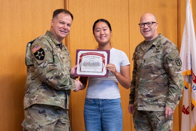 BAMC recognizes teens for volunteer service