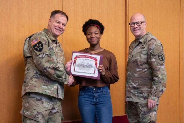 BAMC recognizes teens for volunteer service