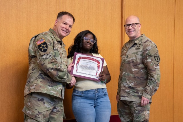 BAMC recognizes teens for volunteer service