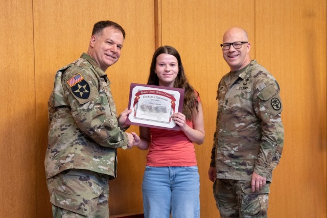 BAMC recognizes teens for volunteer service