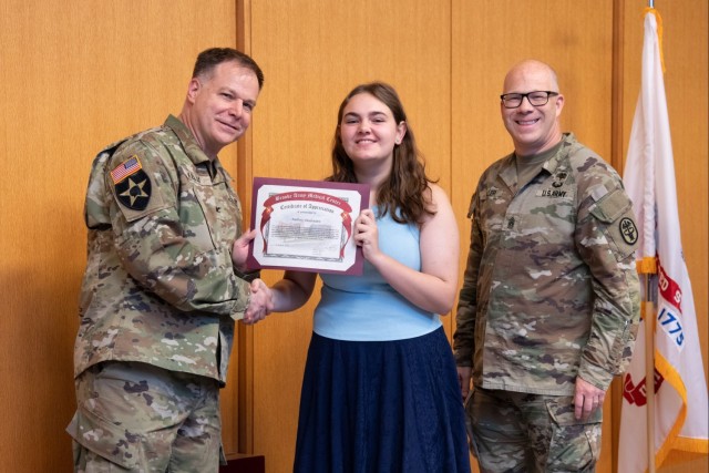 BAMC recognizes teens for volunteer service