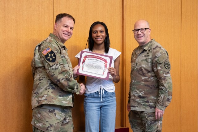 BAMC recognizes teens for volunteer service