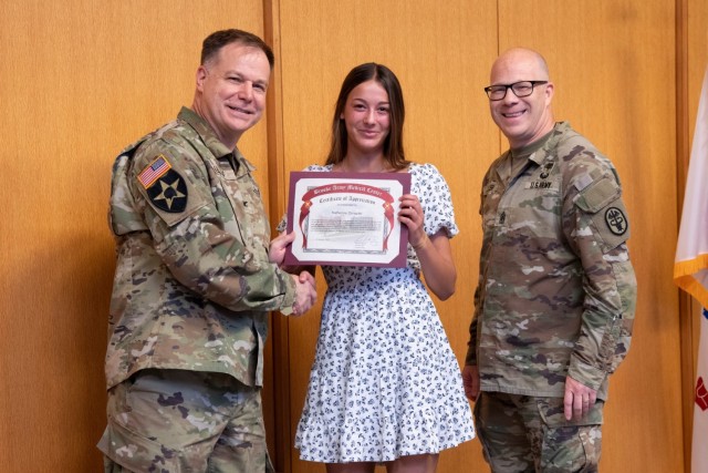 BAMC recognizes teens for volunteer service