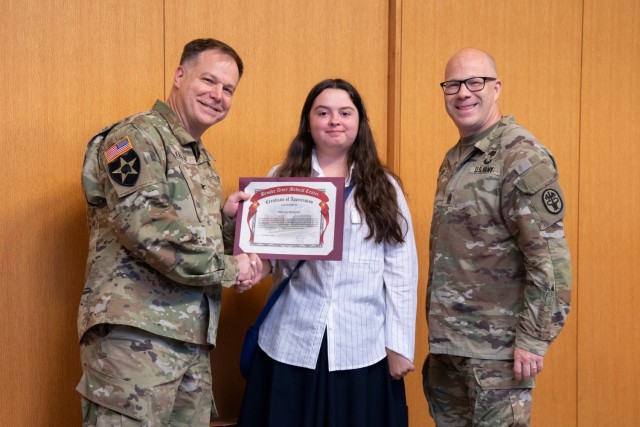 BAMC recognizes teens for volunteer service