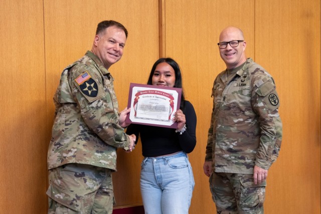 BAMC recognizes teens for volunteer service