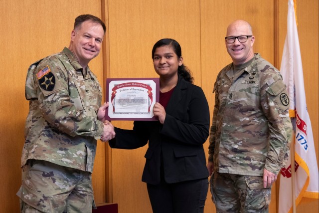 BAMC recognizes teens for volunteer service