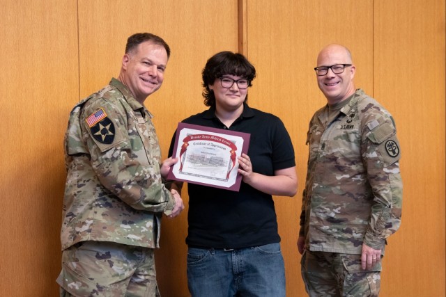 BAMC recognizes teens for volunteer service