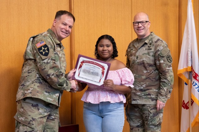 BAMC recognizes teens for volunteer service