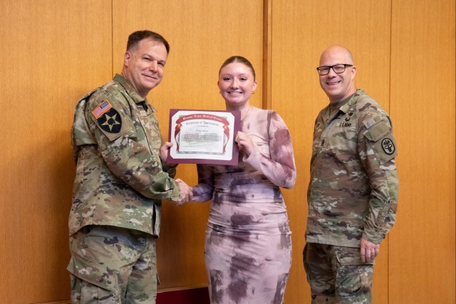 BAMC recognizes teens for volunteer service