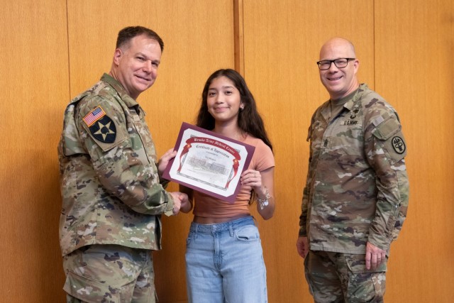 BAMC recognizes teens for volunteer service