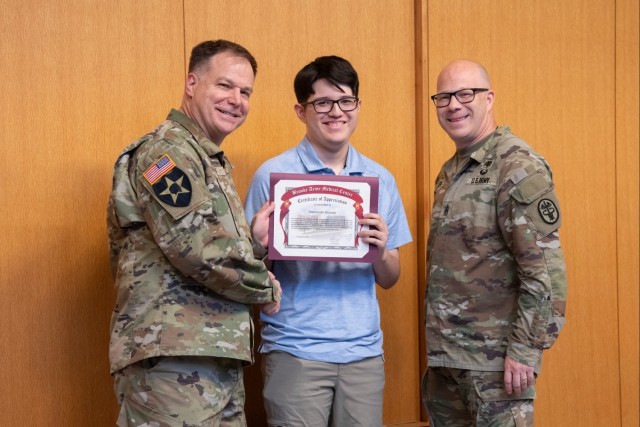 BAMC recognizes teens for volunteer service