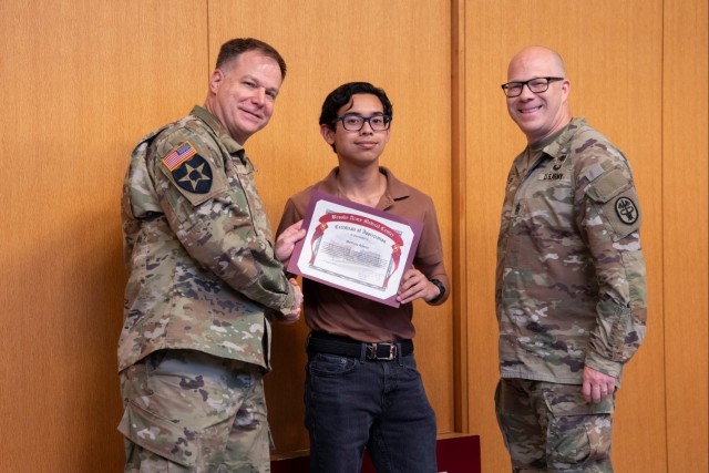 BAMC recognizes teens for volunteer service