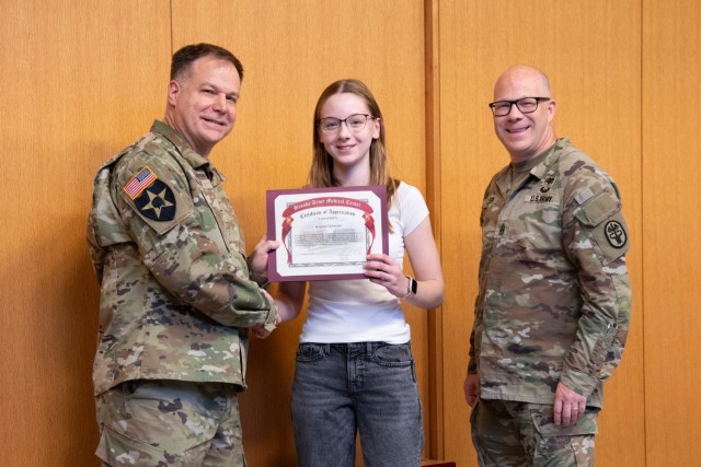 BAMC recognizes teens for volunteer service