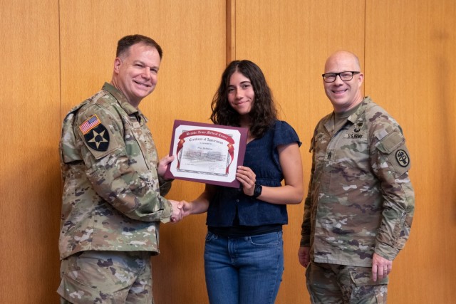 BAMC recognizes teens for volunteer service