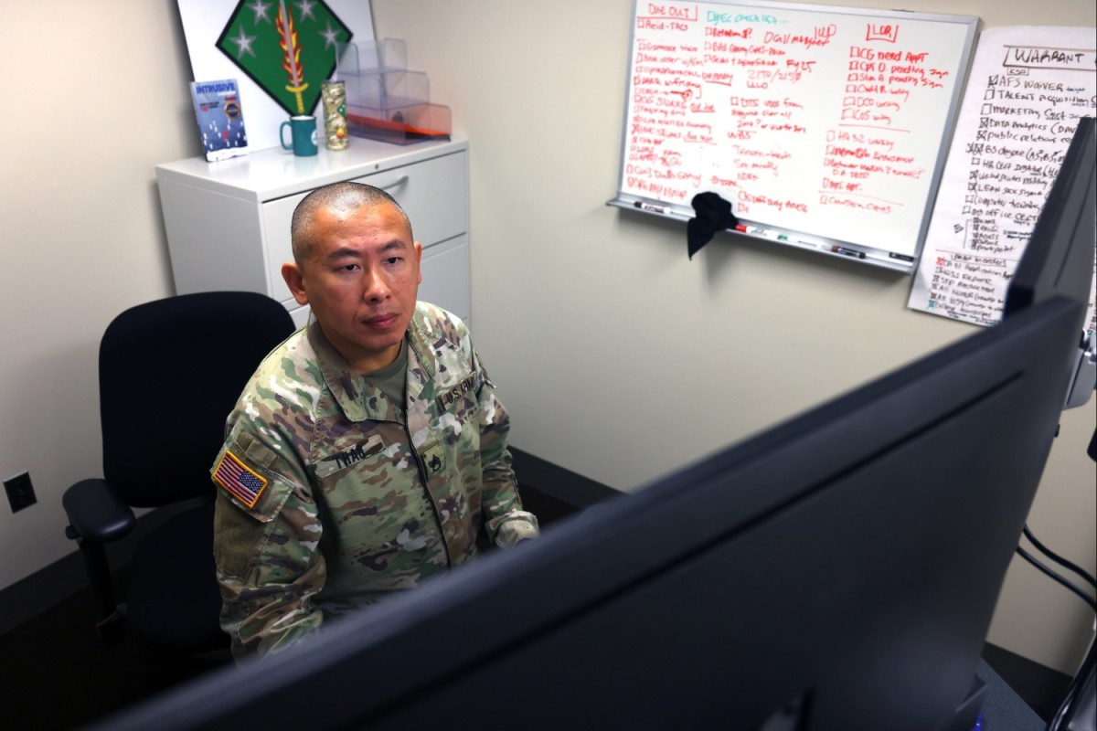 20th CBRNE Soldier earns DoD government service award for financial management | Article