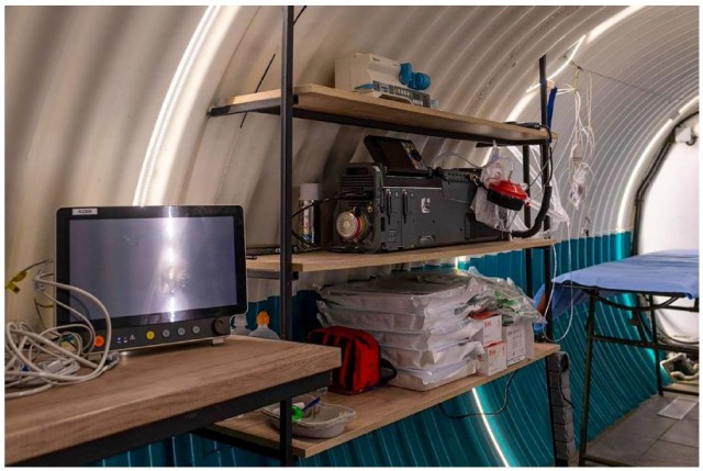 Figure 3. Medical equipment ready for causality care within Ukraine’s
“stabilization points” somewhere near the FLOT