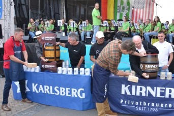 USAG Rheinland-Pfalz leaders strengthen German-American ties at Baumholder’s old city fest