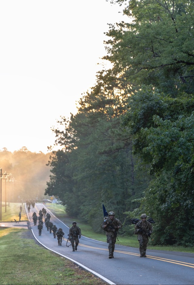 Fort Polk Soldiers test grit during E3B week, strive for excellence