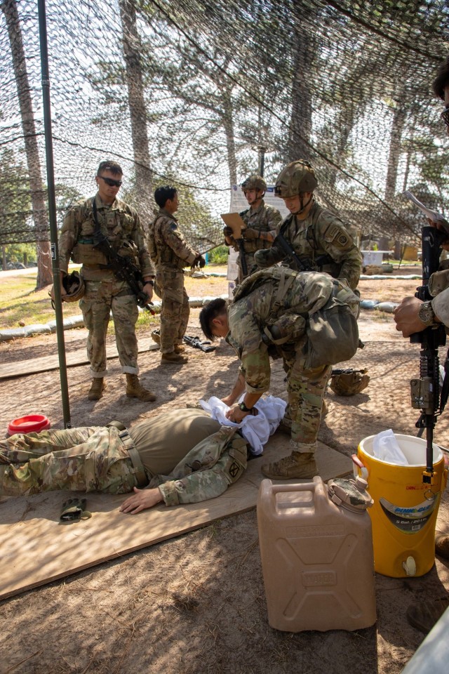 Fort Polk Soldiers test grit during E3B week, strive for excellence