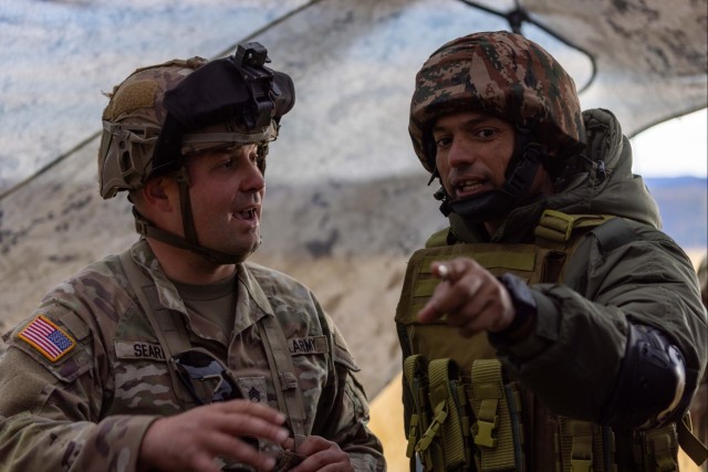 U.S., Indian Armies exchange artillery best practices during Yudh Abhyas 2025 in Alaska