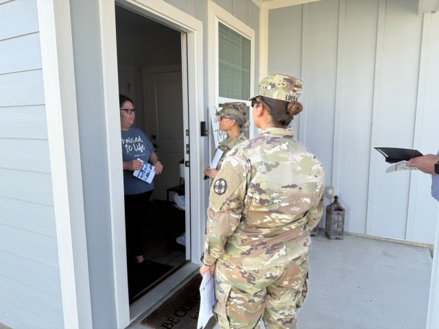Heritage Heights resident speaks with 13th ACSC leaders