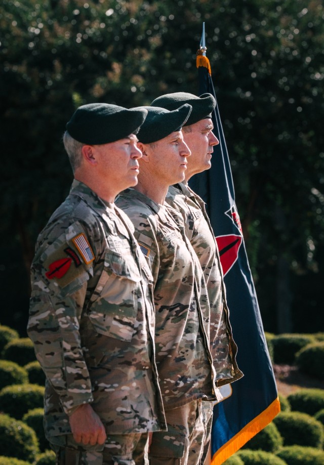 LTG Braga Relinquishes USASOC Command