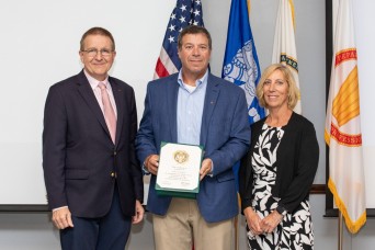 DEVCOM ARL Chief Scientist celebrates 30 years of service on retirement