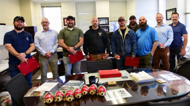 Wilson, Pickwick Lock teams receive Hedgehog Award for repair actions