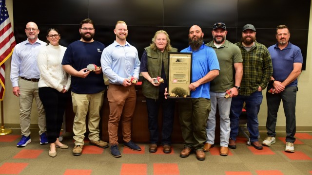 Wilson, Pickwick Lock teams receive Hedgehog Award for repair actions