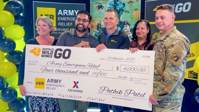 Buffalo Wild Wings to Go Donates $4,000 to Army Emergency Relief Fund