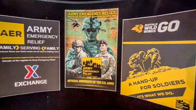 Buffalo Wild Wings to Go Donates $4,000 to Army Emergency Relief Fund