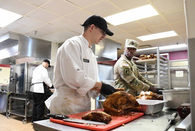 Fort Carson prepares Thanksgiving meals for community