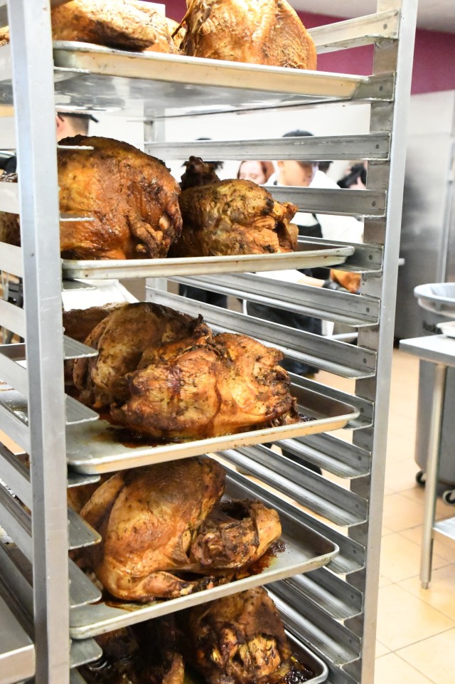 Fort Carson prepares Thanksgiving meals for community