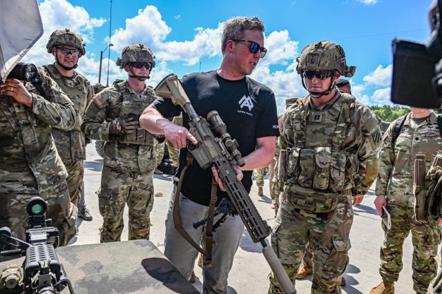 Secretary hands on with NGSW