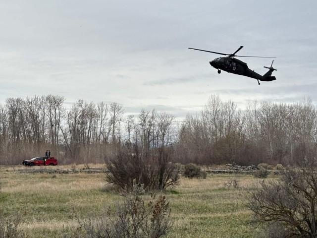 A UH-60M Black Hawk helicopter assigned to the United States Army Air Ambulance Detachment–Yakima, 2nd Battalion, 158th Aviation Regiment, 16th Combat Aviation Brigade, assist in evacuating civilians affected by flooding in Yakima County, Wash.,...