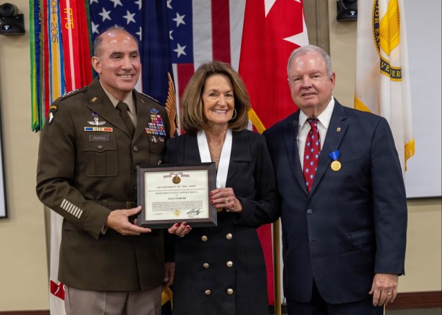 U.S. Army human resources icon ends nearly five-decade career