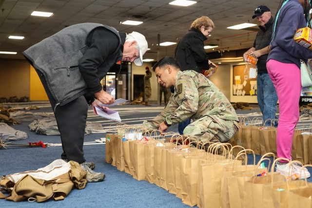 Volunteers spread holiday cheer to Fort Lee AIT Soldiers with 400 gift bags
