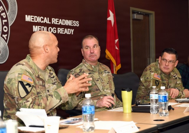 Col. Maxwell briefs CECOM leaders