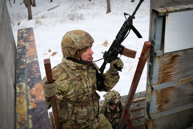 Winter field training tests infantry leaders
