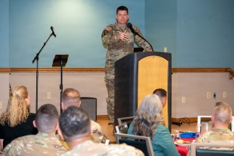 USAES commandant shares his spiritual lessons from the battlefield at FLW national prayer event