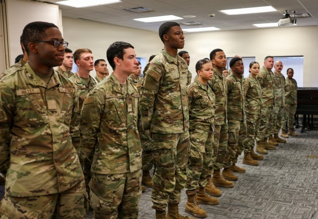 Airmen and Soldiers strengthen Fort Lee commissary recovery after winter storm
