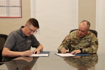 Army Organizations Sign Agreement Providing Hands-On Laboratory Experience to Soldiers