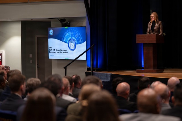 CIO Davies Hosts CIO Awards at Pentagon