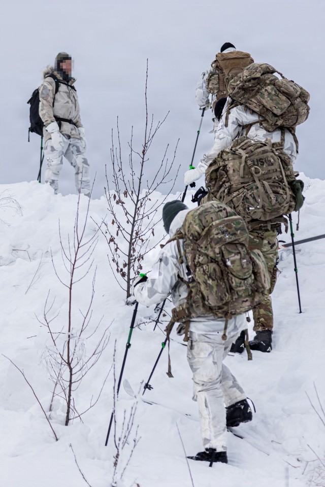 10th SFG(A) cross-country ski maneuvering techniques