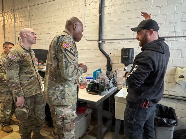 JBLM shows off services to IMCOM commander