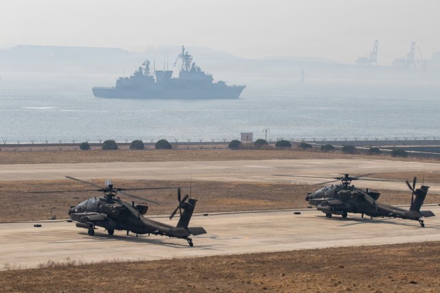 4-2 AB Apaches Conduct Refuel and Strike Operations During Talon Reach