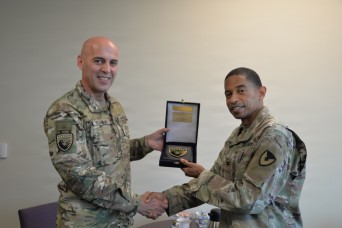 Kosovo Army visits USASAC